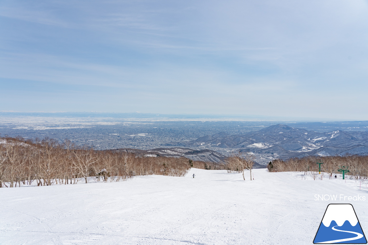 サッポロテイネ｜オリンピアゾーンは、3月31日で営業終了のはずですが…。まだまだ積雪たっぷりのゲレンデ。コンディション良好です！